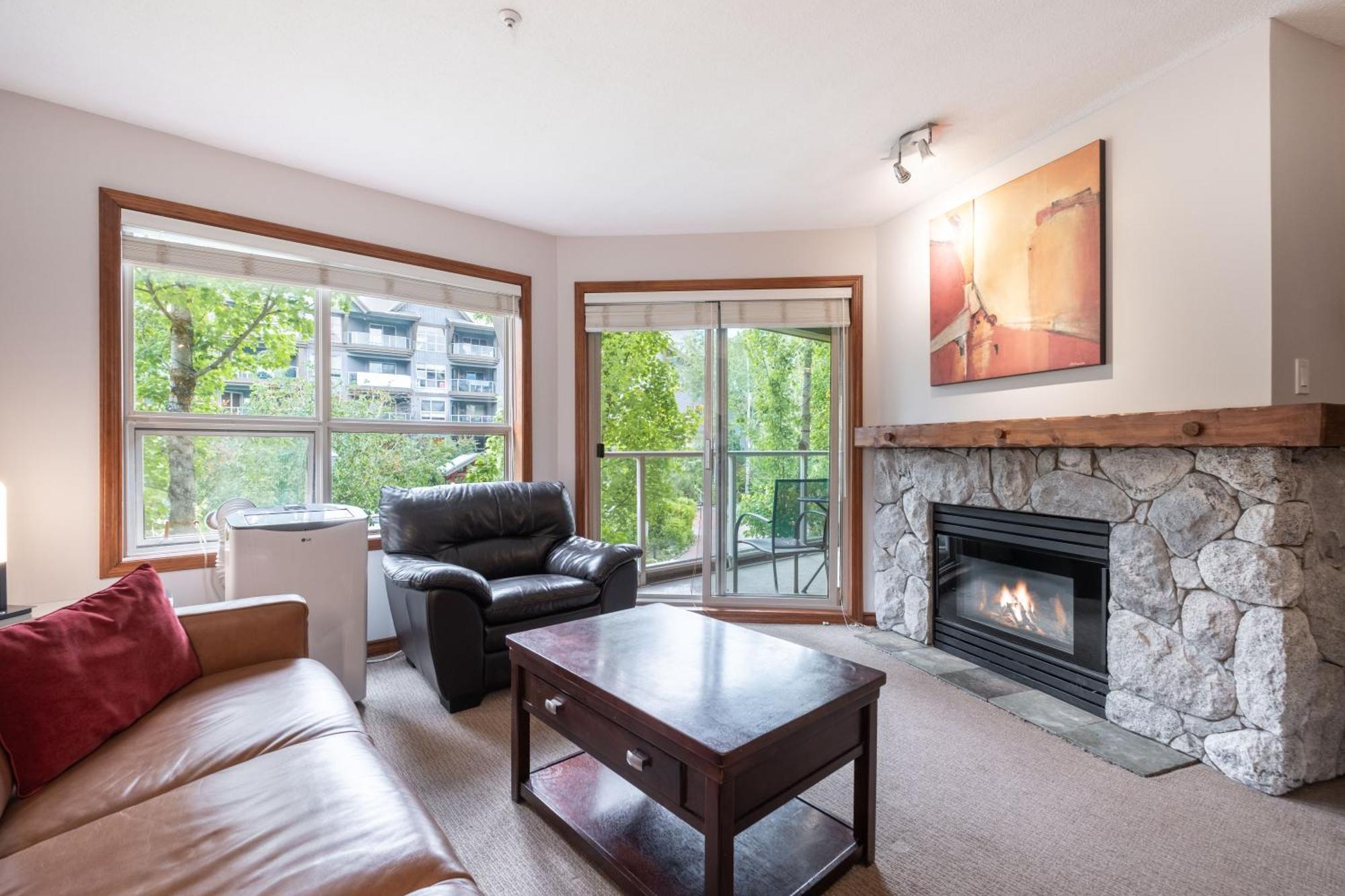 The Aspens By Outpost Whistler Villa ภายนอก รูปภาพ